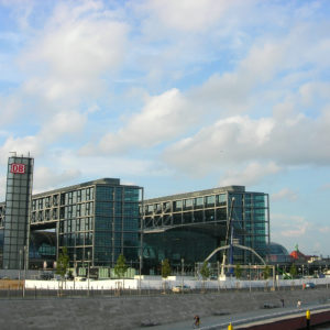 Berliner Hauptbahnhof aus der Ferne 2006