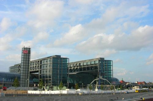 Berliner Hauptbahnhof aus der Ferne 2006